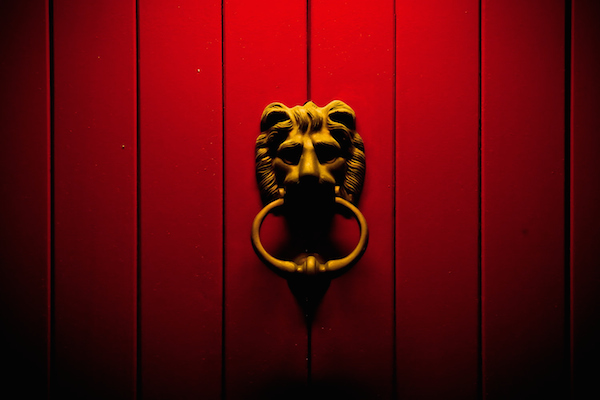 Lion door knocker at Nitrous.IO's Singapore office (photo credit: @malinthe)