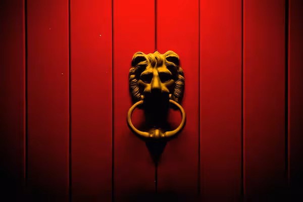Lion door knocker at Nitrous.IO's Singapore office (photo credit: @malinthe)